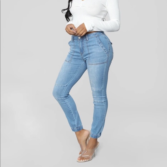 Fashion Nova “Best in Class High Rise Cargo Jeans” - Picture 4 of 8